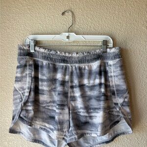 Women's Athleta White Gray Tie Dye Printed Mesh Racer Run Shorts Large